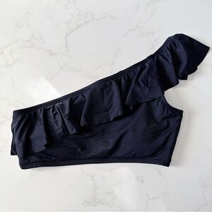 ɴᴡᴏᴛ ꜰʀᴀɴᴄᴇꜱᴄᴀ’ꜱ ᴀꜱʏᴍᴍᴇᴛʀɪᴄ ʙᴀɴᴅᴇᴀᴜ ꜱᴡɪᴍ ᴛᴏᴘ